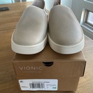 VIONIC women’s loafers